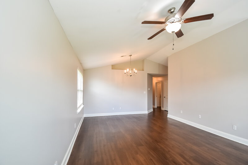 2,045/Mo, 8896 Willa Jean Cv Southaven, MS 38671 Living Room View 2