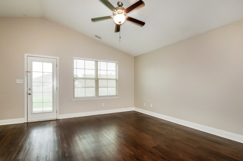 1,840/Mo, 8896 Willa Jean Cv Southaven, MS 38671 Living Room View 2