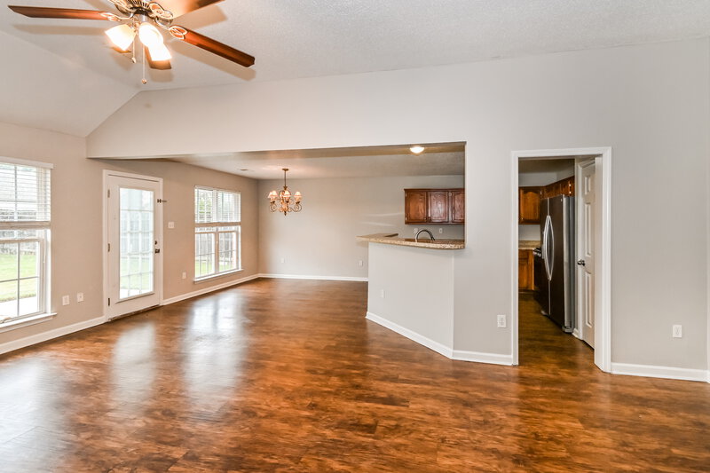 2,275/Mo, 5727 Hunters Chase Southaven, MS 38672 Living Room View 3