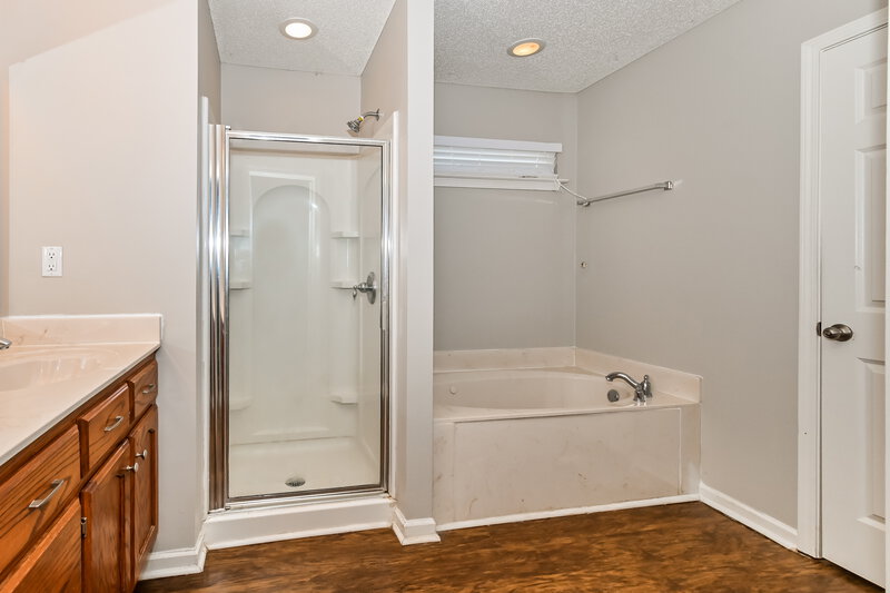 2,275/Mo, 5727 Hunters Chase Southaven, MS 38672 Main Bathroom View