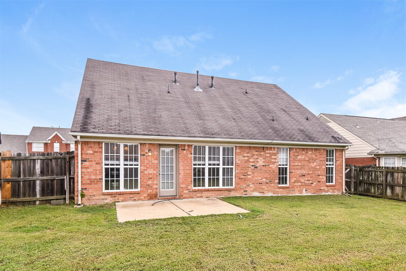 2,275/Mo, 5727 Hunters Chase Southaven, MS 38672 Rear View