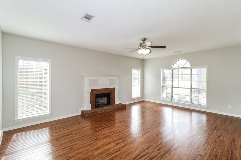 2,515/Mo, 6808 Forrest Circle Bartlett, TN 38135 Living Room View 2