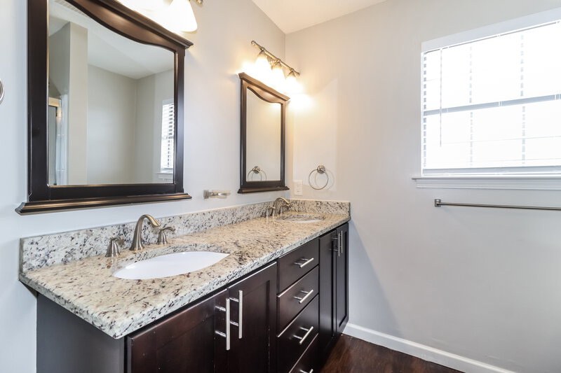 2,515/Mo, 6808 Forrest Circle Bartlett, TN 38135 Bathroom View