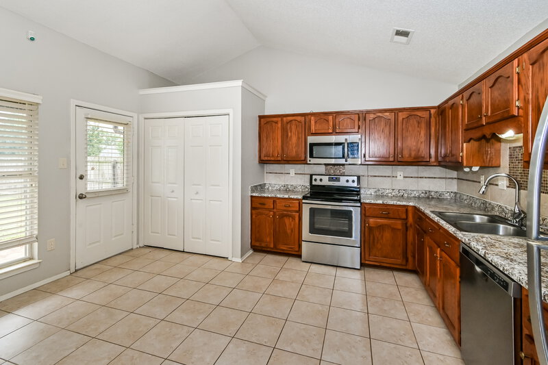 1,745/Mo, 6314 Oak Run Dr E Olive Branch, MS 38654 Kitchen View 2