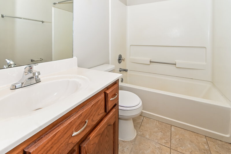 1,745/Mo, 6314 Oak Run Dr E Olive Branch, MS 38654 Bathroom View