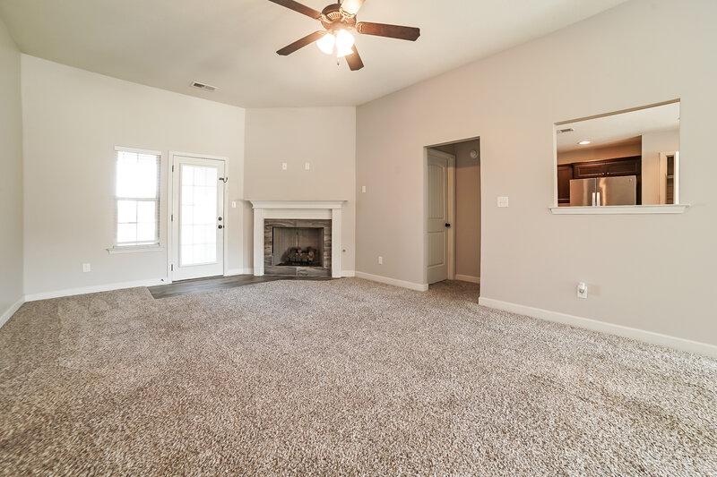 2,035/Mo, 7901 Ironwood Dr Southaven, MS 38671 Living Room View