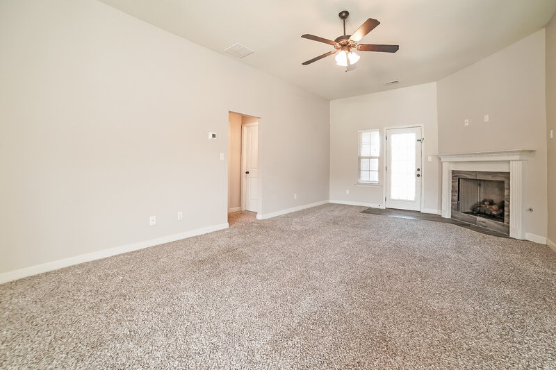 2,035/Mo, 7901 Ironwood Dr Southaven, MS 38671 Living Room View 2
