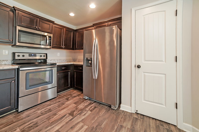 2,035/Mo, 7901 Ironwood Dr Southaven, MS 38671 Kitchen View