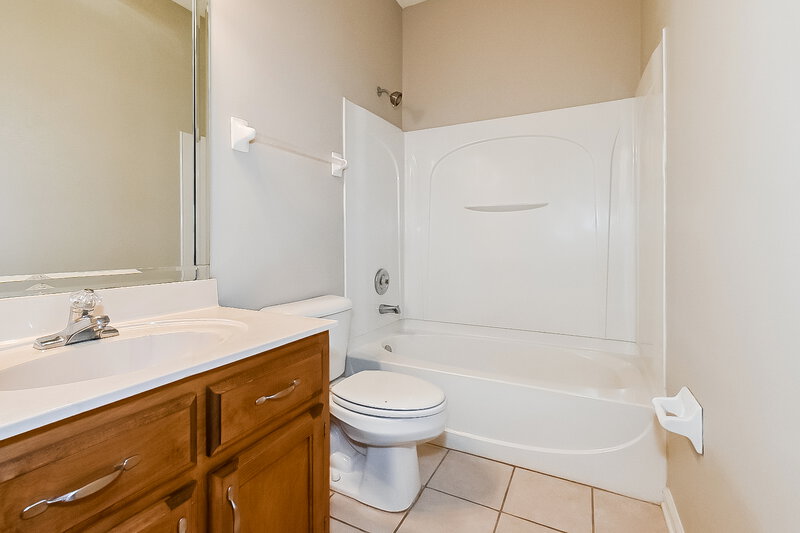 3,030/Mo, 9094 William Paul Dr Olive Branch, MS 38654 Bathroom View