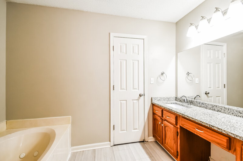 1,485/Mo, 5620 Kaitlyn Dr W Walls, MS 38680 Main Bathroom View