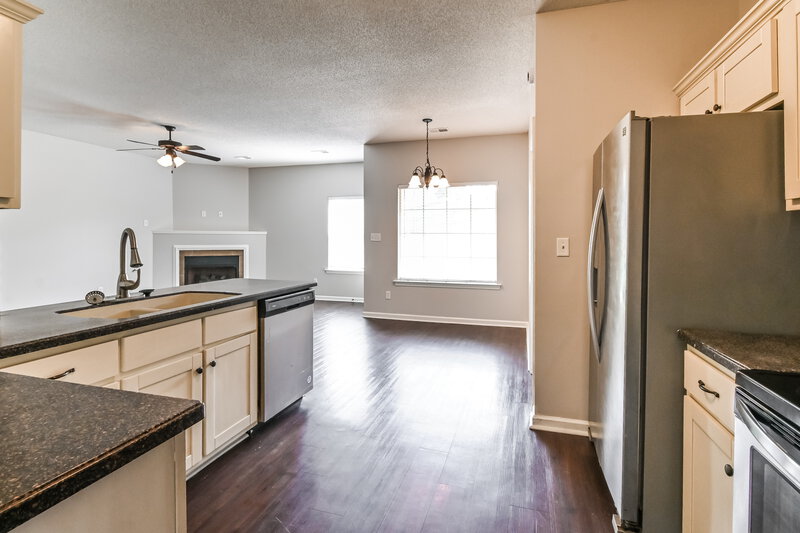 2,185/Mo, 4266 Markston Drive Southaven, MS 38672 Kitchen View 2