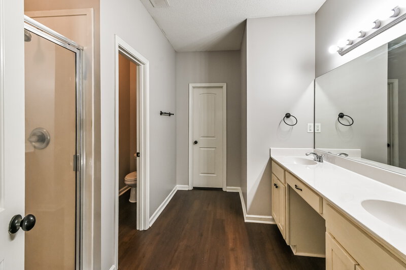 2,185/Mo, 4266 Markston Drive Southaven, MS 38672 Main Bathroom View