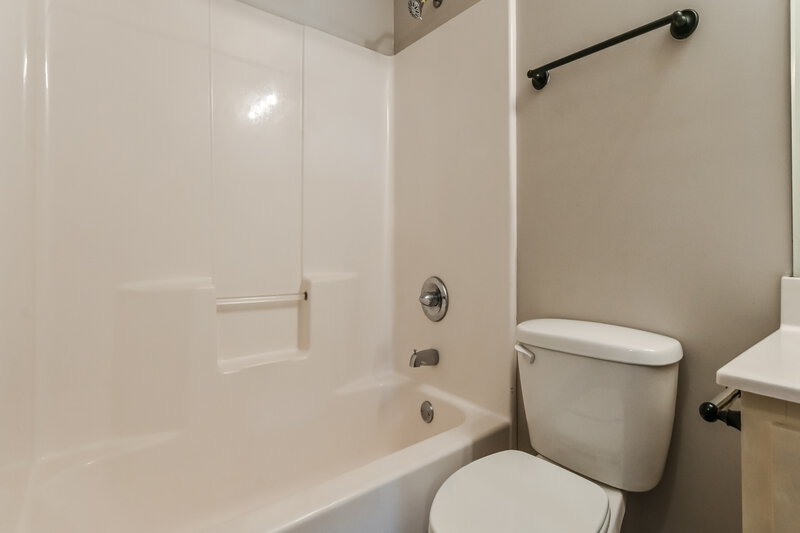 2,185/Mo, 4266 Markston Drive Southaven, MS 38672 Bathroom View