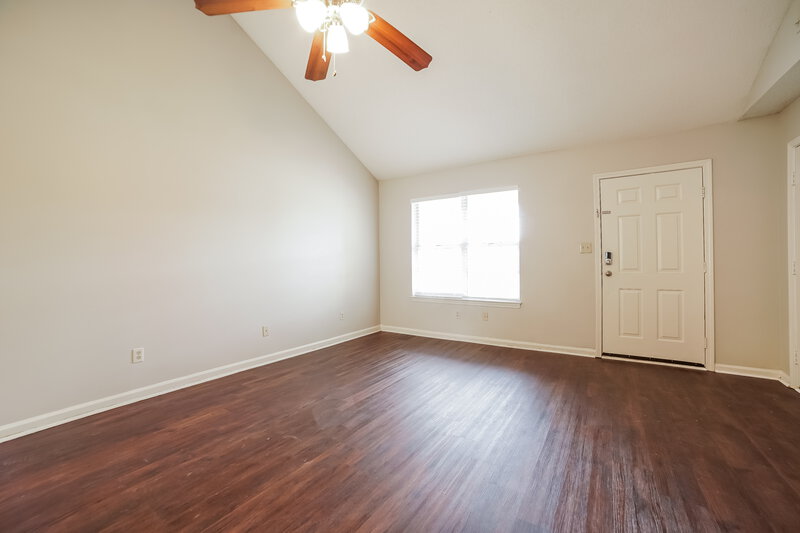 2,140/Mo, 7090 Foxhall Dr Horn Lake, MS 38637 Living Room View
