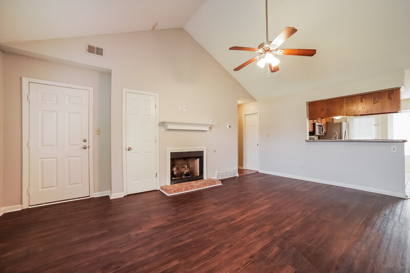 2,140/Mo, 7090 Foxhall Dr Horn Lake, MS 38637 Living Room View 2