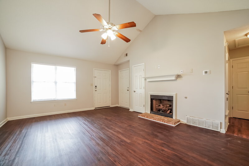 2,140/Mo, 7090 Foxhall Dr Horn Lake, MS 38637 Living Room View 3
