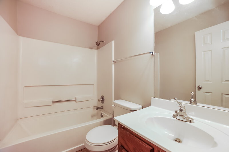 2,140/Mo, 7090 Foxhall Dr Horn Lake, MS 38637 Bathroom View