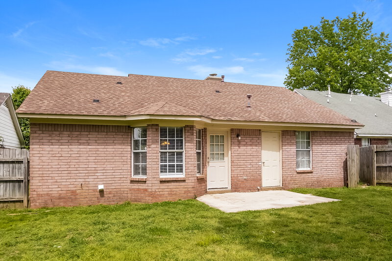 2,140/Mo, 7090 Foxhall Dr Horn Lake, MS 38637 Rear View