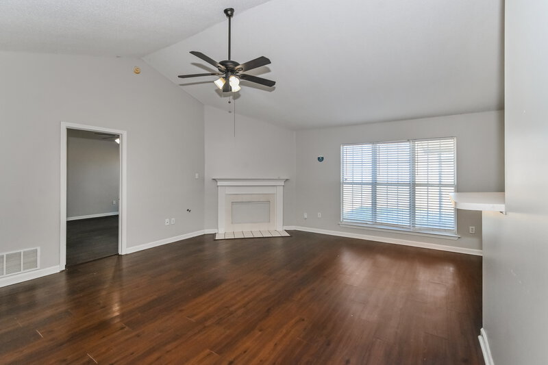 1,660/Mo, 1718 W Sarah Ann Dr Southaven, MS 38671 Living Room View