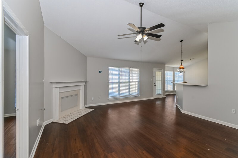 1,660/Mo, 1718 W Sarah Ann Dr Southaven, MS 38671 Living Room View 2
