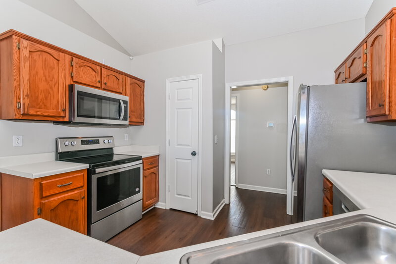 1,660/Mo, 1718 W Sarah Ann Dr Southaven, MS 38671 Kitchen View 2