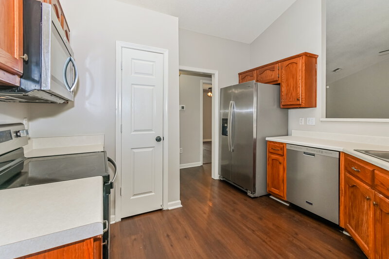1,660/Mo, 1718 W Sarah Ann Dr Southaven, MS 38671 Kitchen View 3