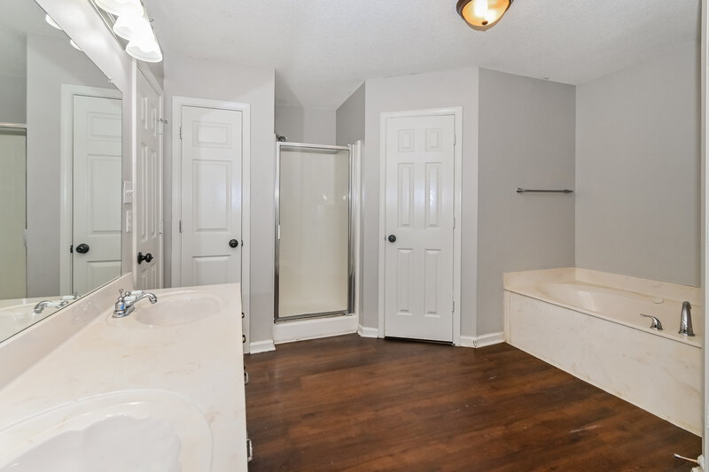 1,660/Mo, 1718 W Sarah Ann Dr Southaven, MS 38671 Main Bathroom View