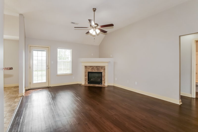 2,045/Mo, 3835 Farm Pond Cv E Southaven, MS 38671 Living Room View