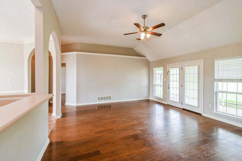 3,260/Mo, 8415 N Linda Shore Dr Southaven, MS 38672 Living Room View
