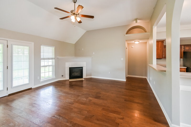 3,260/Mo, 8415 N Linda Shore Dr Southaven, MS 38672 Living Room View 2