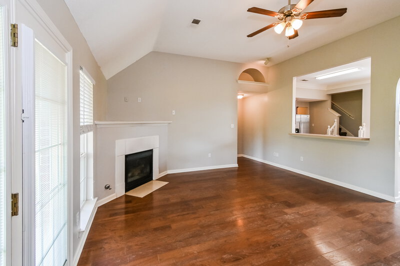 3,260/Mo, 8415 N Linda Shore Dr Southaven, MS 38672 Living Room View 3