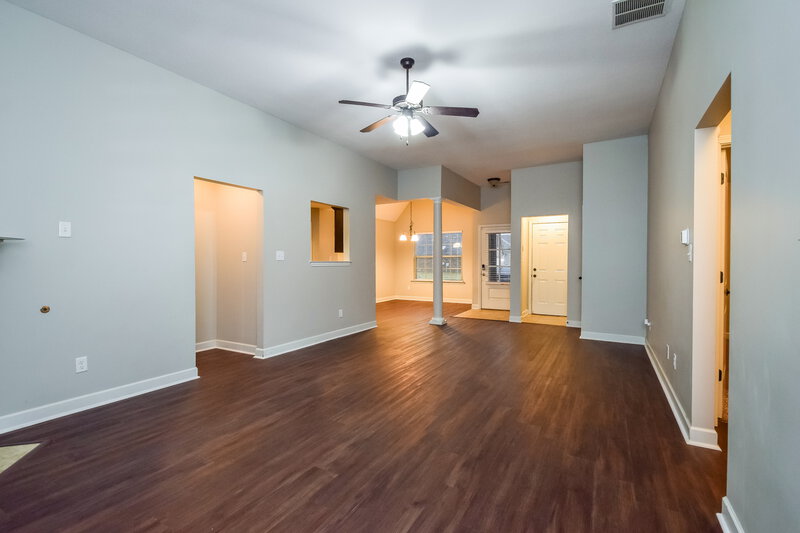 1,775/Mo, 1421 Hemlock Dr Southaven, MS 38671 Living Room View 2