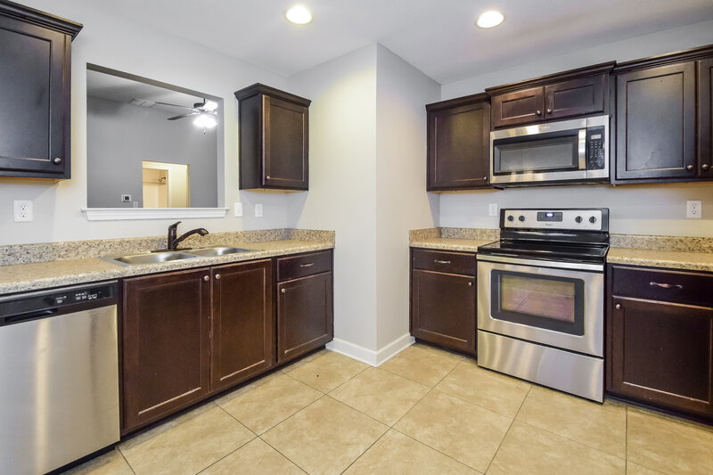 1,775/Mo, 1421 Hemlock Dr Southaven, MS 38671 Kitchen View 2