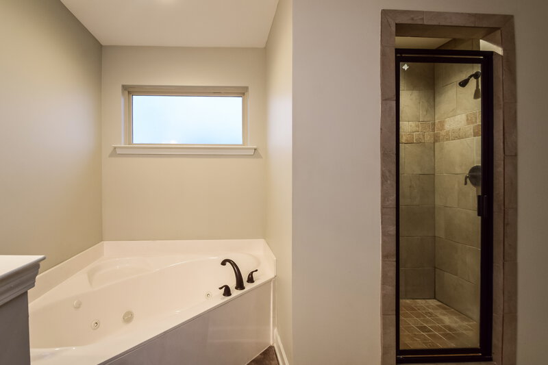 1,775/Mo, 1421 Hemlock Dr Southaven, MS 38671 Main Bathroom View 2