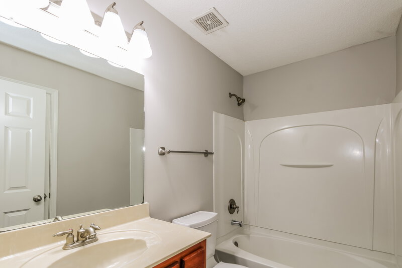 2,320/Mo, 6911 White Hawk Ln Olive Branch, MS 38654 Bathroom View
