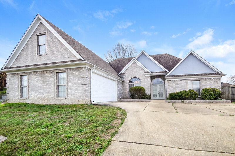 2,365/Mo, 1573 Golden Oaks Loop N Southaven, MS 38671 Front View