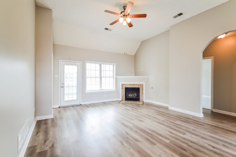2,365/Mo, 1573 Golden Oaks Loop N Southaven, MS 38671 Living Room View 2
