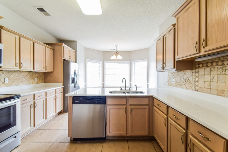 2,365/Mo, 1573 Golden Oaks Loop N Southaven, MS 38671 Kitchen View 2