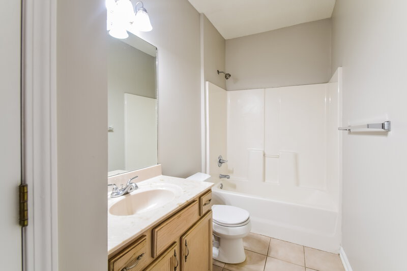 2,365/Mo, 1573 Golden Oaks Loop N Southaven, MS 38671 Bathroom View
