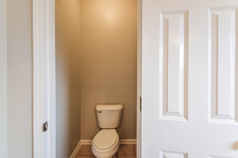 2,365/Mo, 1573 Golden Oaks Loop N Southaven, MS 38671 Bathroom View 2