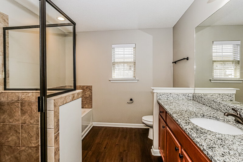 1,790/Mo, 9439 Darren Cir S Cordova, TN 38018 Main Bathroom View