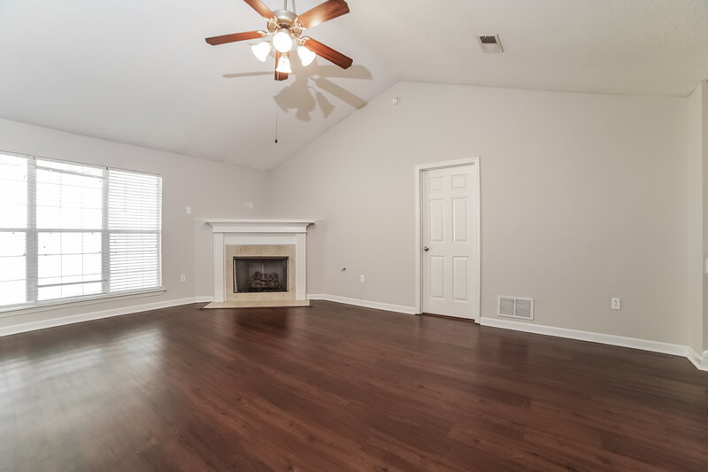 1,755/Mo, 1454 Trafalgar Cv Southaven, MS 38671 Living Room View 2