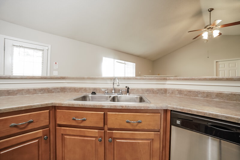 1,755/Mo, 1454 Trafalgar Cv Southaven, MS 38671 Kitchen View 2