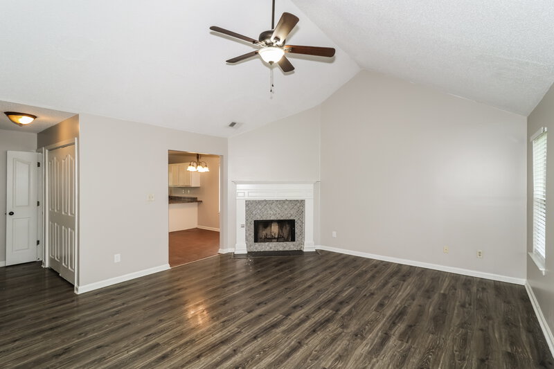 1,830/Mo, 1886 Towson Ln Horn Lake, MS 38637 Living Room View 2