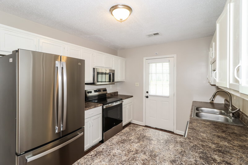 1,830/Mo, 1886 Towson Ln Horn Lake, MS 38637 Kitchen View 2