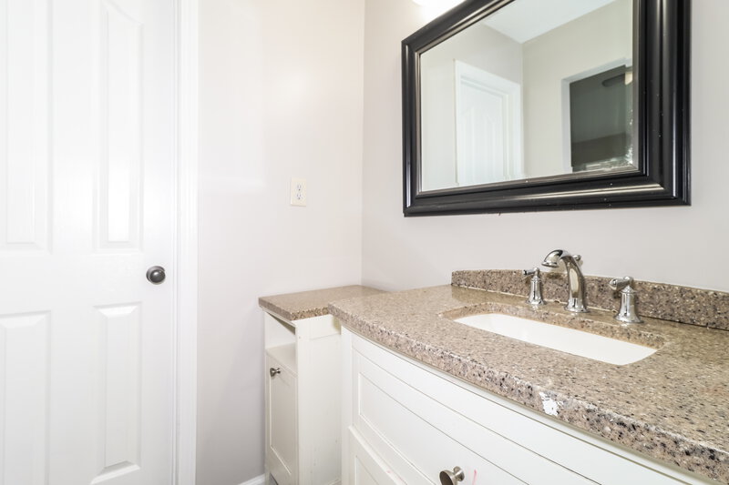 1,830/Mo, 1886 Towson Ln Horn Lake, MS 38637 Main Bathroom View