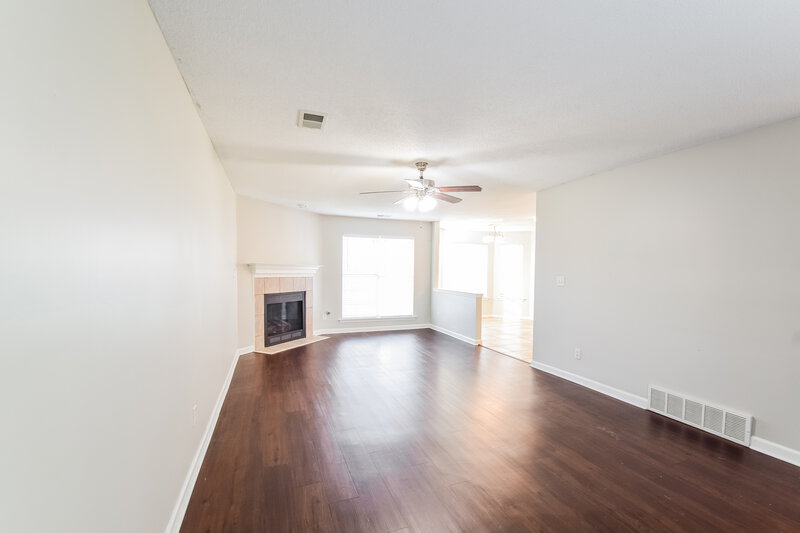 2,115/Mo, 7837 Pinefrost Ln Memphis, TN 38125 Living Room View 2