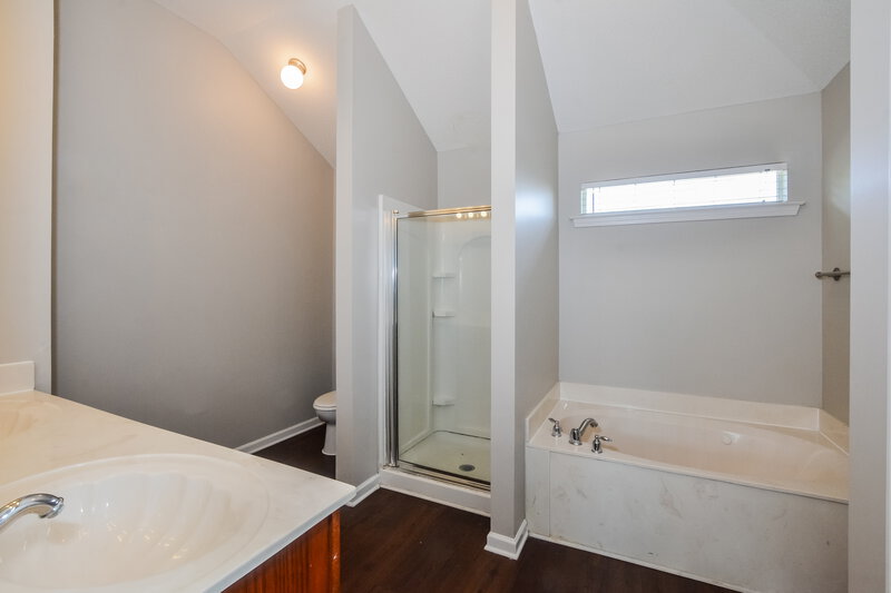 1,970/Mo, 2798 Shady Well Cv Cordova, TN 38016 Main Bathroom View