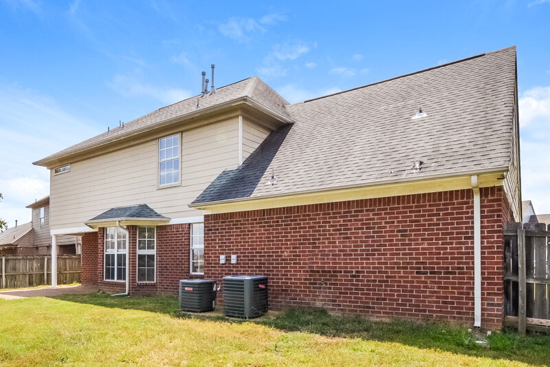 1,970/Mo, 2798 Shady Well Cv Cordova, TN 38016 Rear View