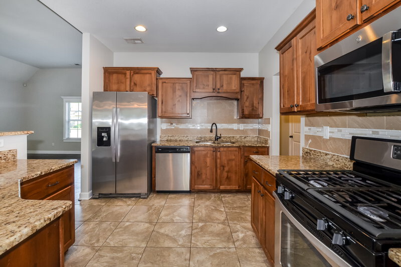 2,530/Mo, 2674 Champion Hills Dr Southaven, MS 38672 Kitchen View 2